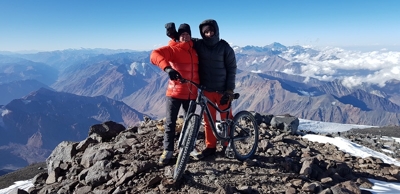 Patricio Goycoolea and Diego Marín at the summit of Tupungato.