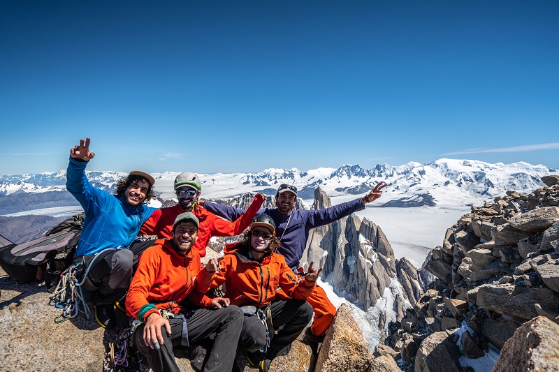 El equipo completo en la cumbre, vista 360° única en el mundo. Foto: Patricio Díaz